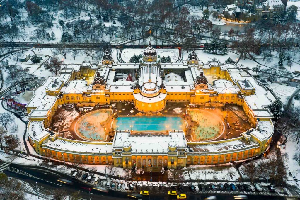 Natale a Budapest: mercatini, luci e sapori nella perla del Danubio - TRAVEL & SPA Magazine | Rivista di viaggi Budapest Széchenyi