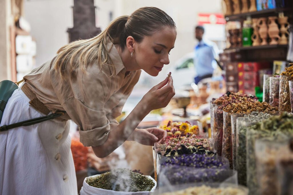 Dubai, 10 motivi per visitarla nel 2025 - TRAVEL & SPA Magazine | Rivista di viaggi Dubai souk