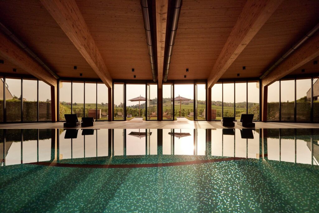 San Valentino, fuga romantica tra Langhe e Monferrato a Le Marne Relais - TRAVEL & SPA Magazine | Rivista di viaggi Le Marne Relais, piscina