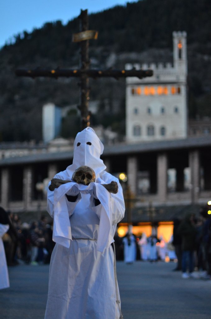 Pasqua in Umbria: tradizione fra Magia, Riti Antichi e Sapori Indimenticabili - TRAVEL & SPA Magazine | Rivista di viaggi Pasqua in Umbria - Venerabile Confraternita di Santa Croce della Foce