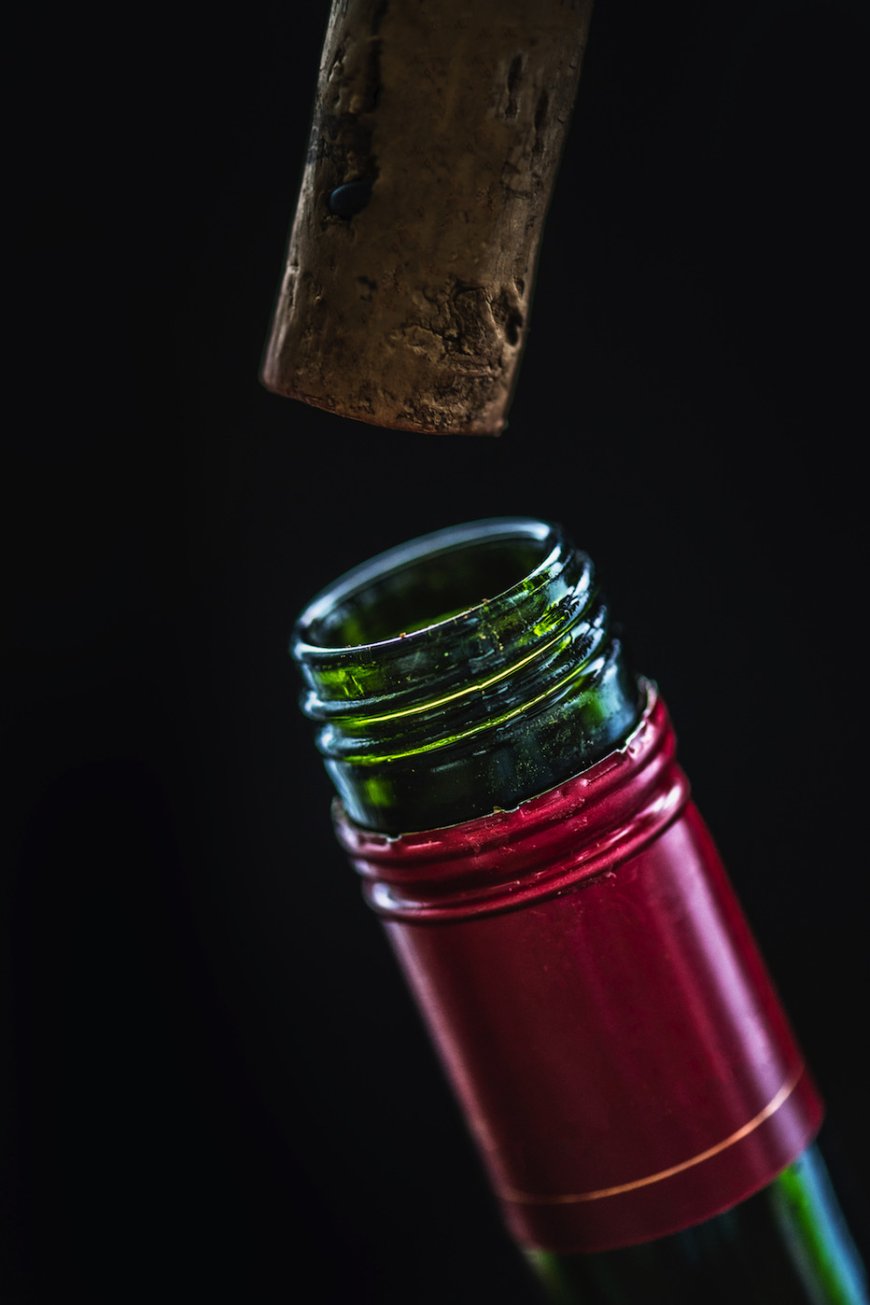 Maxisequestro di vino contraffatto nel Foggiano: scatta l’allarme sulla filiera