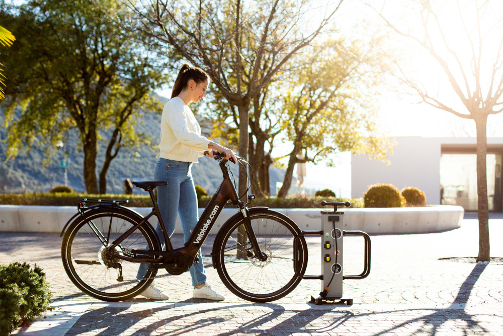 Pedalare Verso il Futuro dell’Ospitalità: Come Trasformare una Struttura Ricettiva in una Destinazione Bike-Friendly di Nuova Generazione