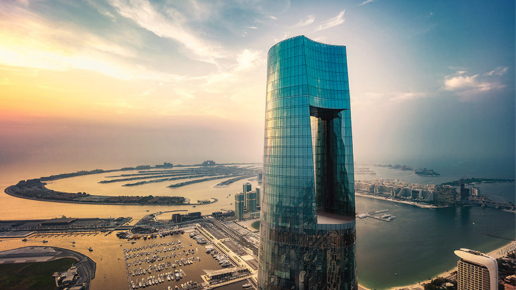 Aperto a Dubai l’albergo più alto del mondo: 377 metri di altezza e 82 piani