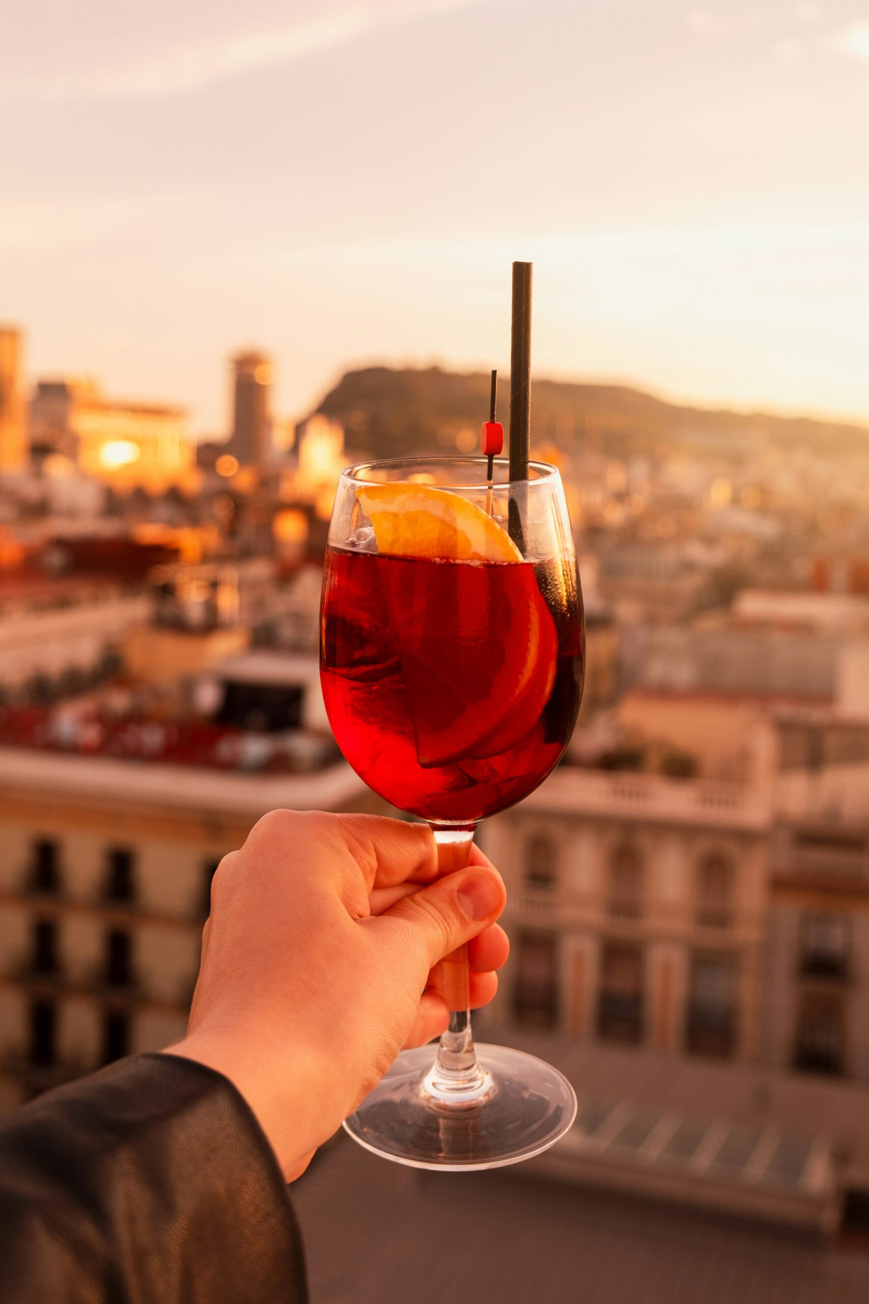 Pernod Ricard e Brown‑Forman in trattative per una fusione da 30 miliardi nel mercato globale dei distillati.