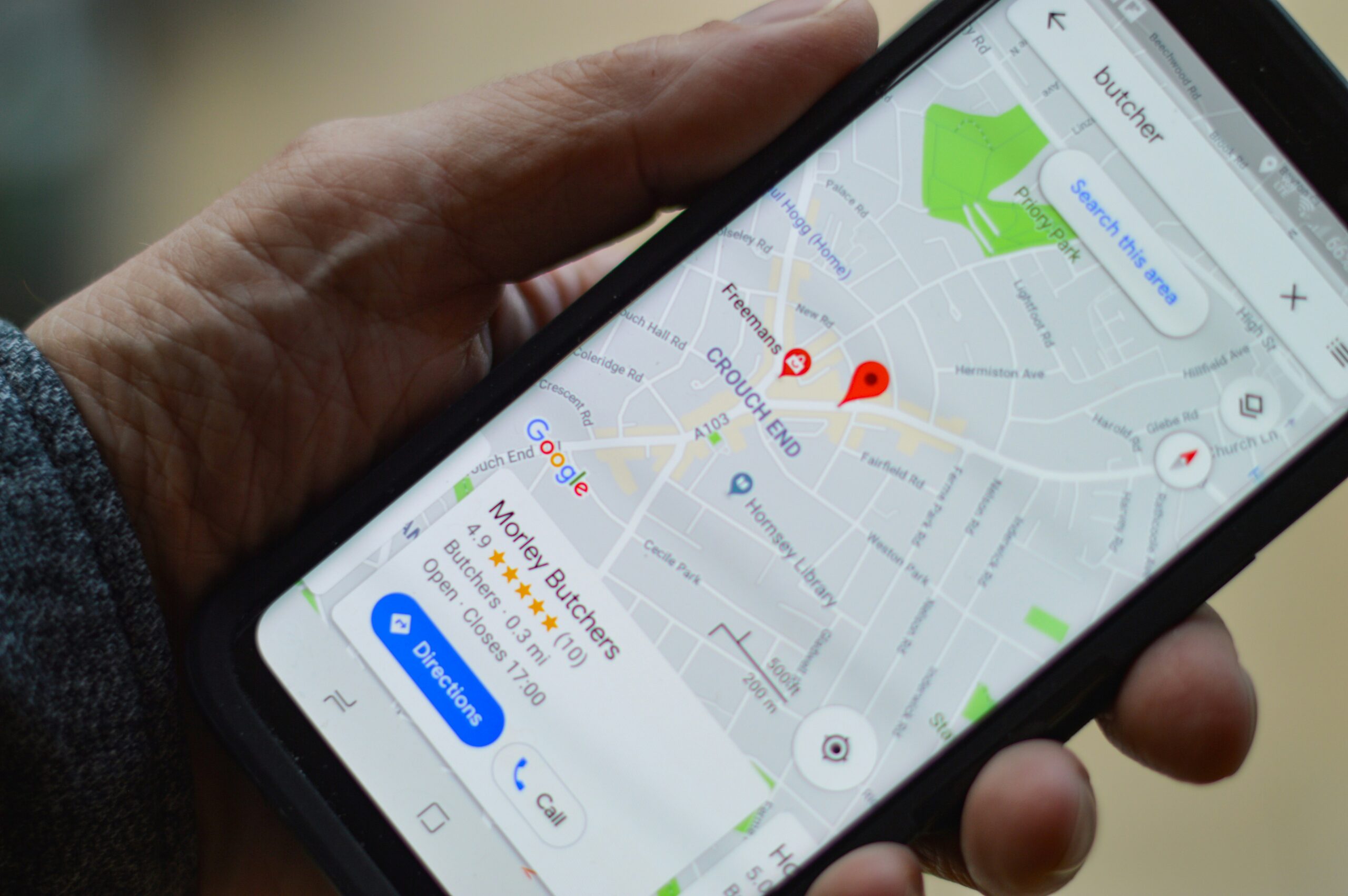 Google Maps integra AI Gemini con Ask Maps e Navigazione Immersiva, migliorando visibilità hotel negli Stati Uniti e India.