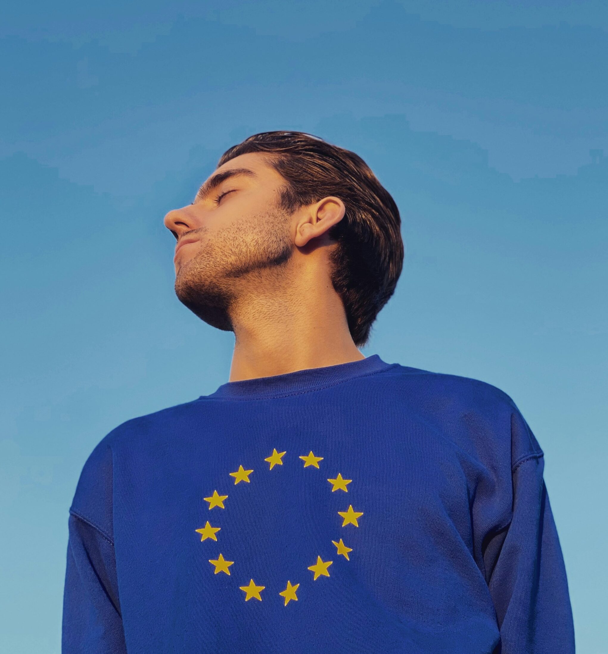 La Commissione Européenne introduit un Code de Conduite en 2025 pour éliminer les fausses critiques d'hôtel