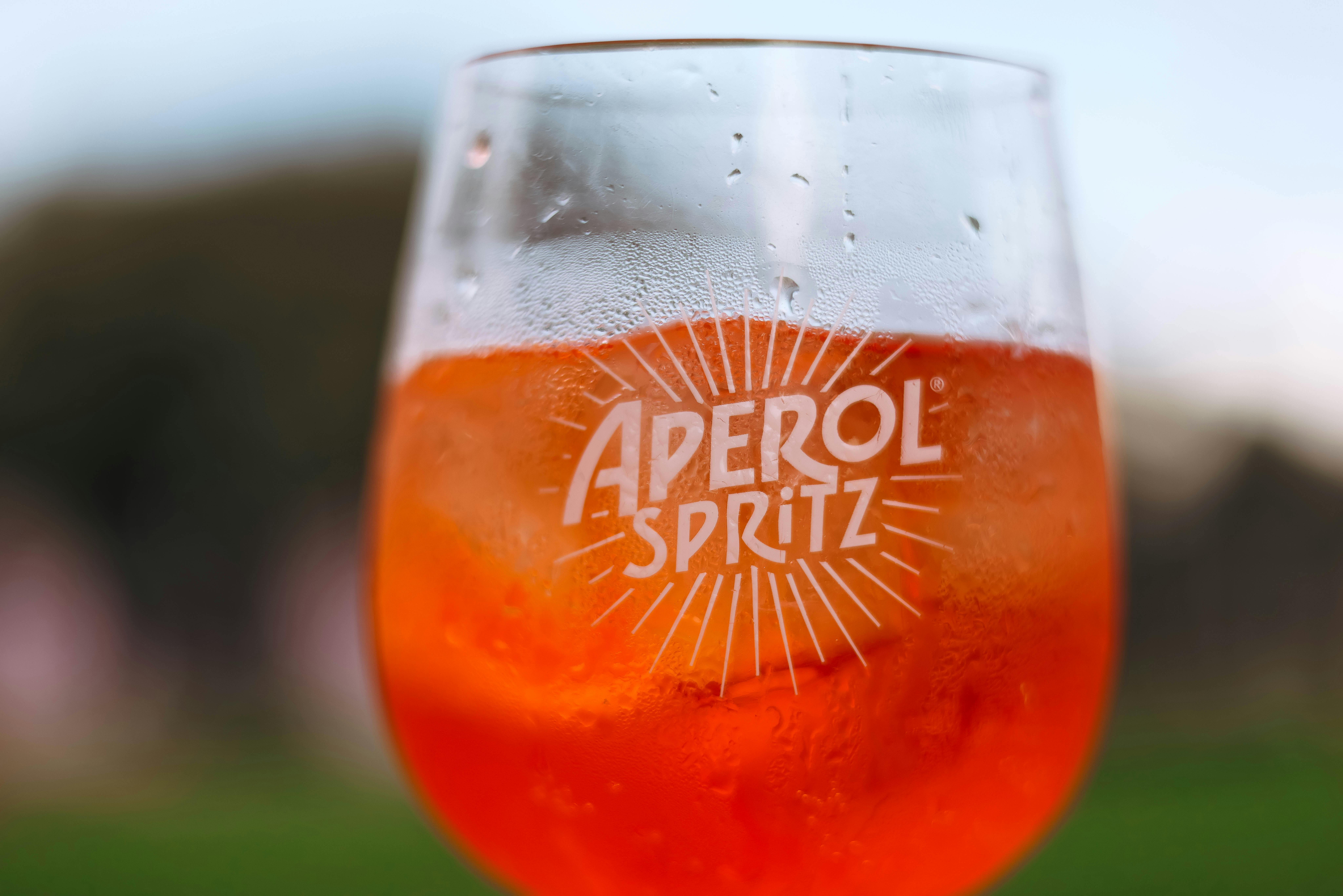 Sazerac si inserisce nelle trattative di fusione tra Brown-Forman e Pernod Ricard, creando tensioni nel settore.