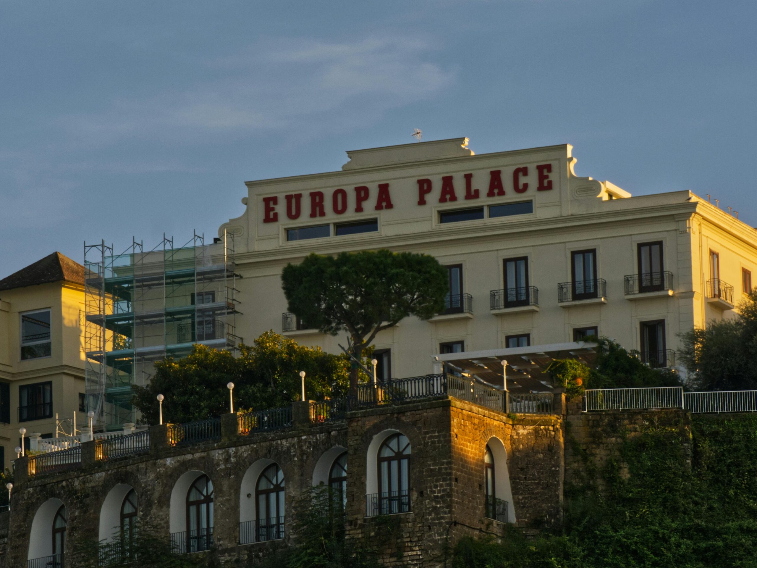 Il settore alberghiero italiano registra crescita del 6,6% nelle room nights durante la Pasqua 2026.