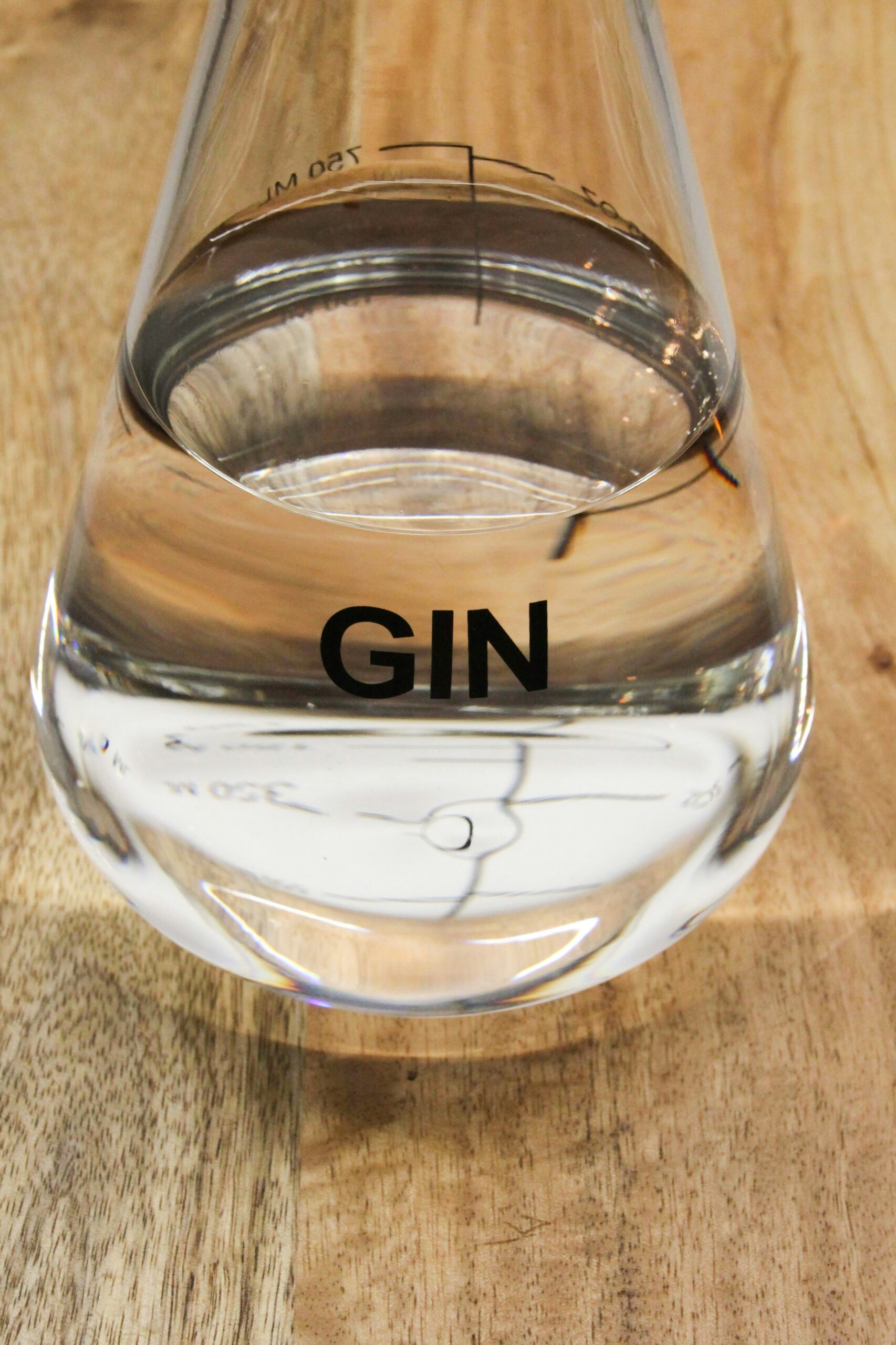 Cillario&Marazzi Spirits Co. crea gin personalizzati per hotel di lusso come Villa d'Este e Molino Stucky.