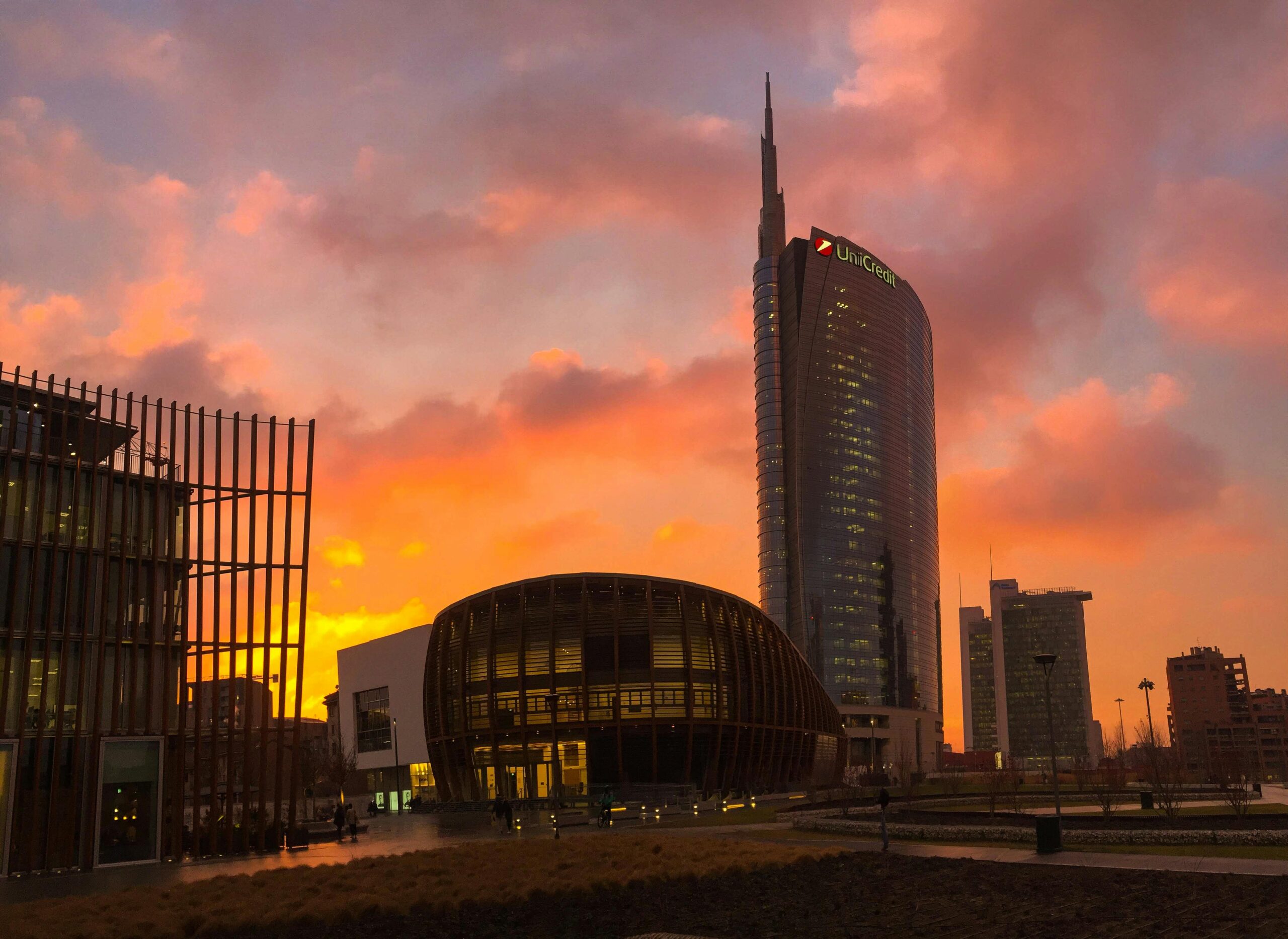 Unicredit finanzia con 115 milioni di euro nuovo hotel cinque stelle lusso a Milano, gestito da Silver Fir Capital.