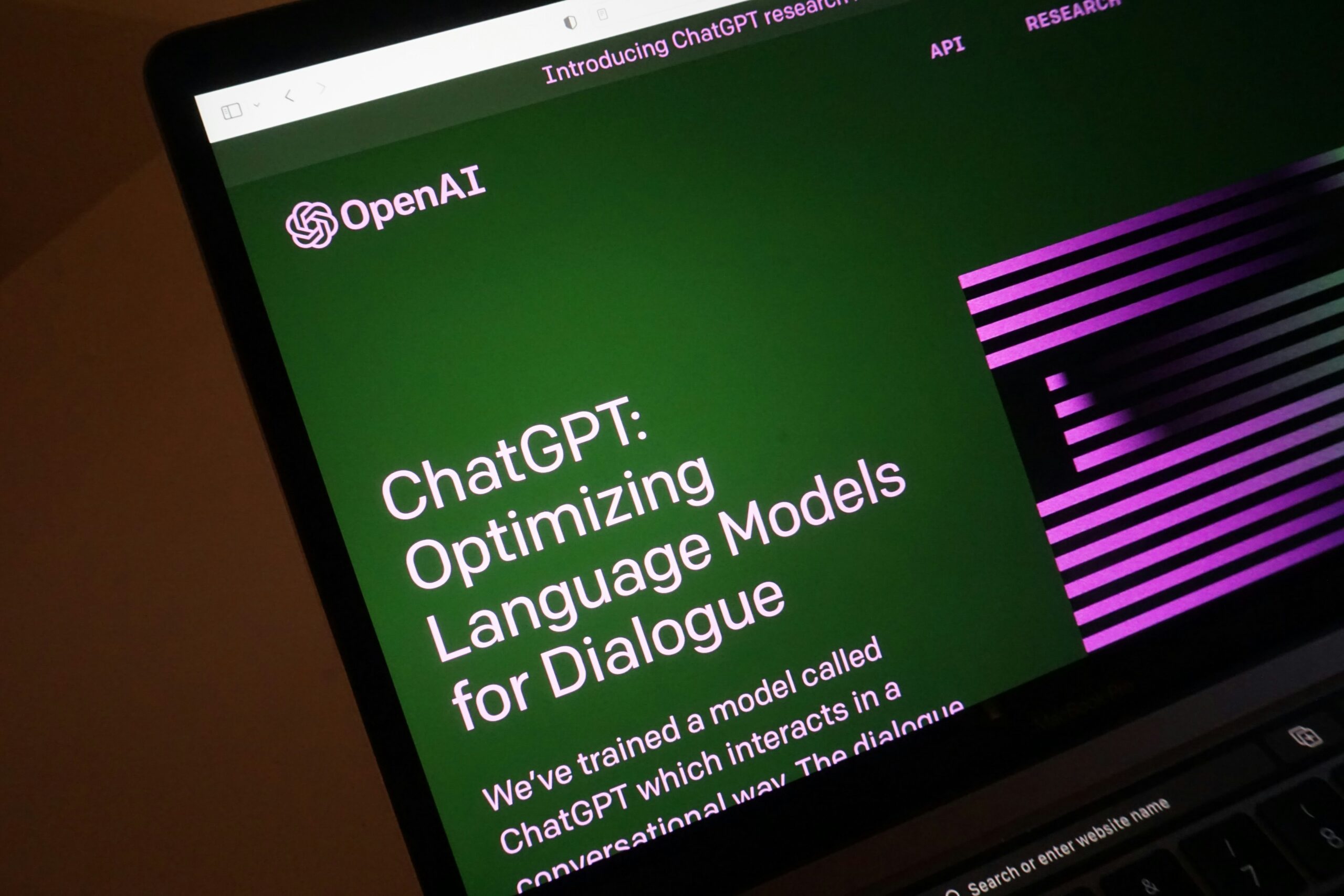 OpenAI Lancia Fase di Test per ChatGPT Ads Manager con Expedia tra i Brand Coinvolti