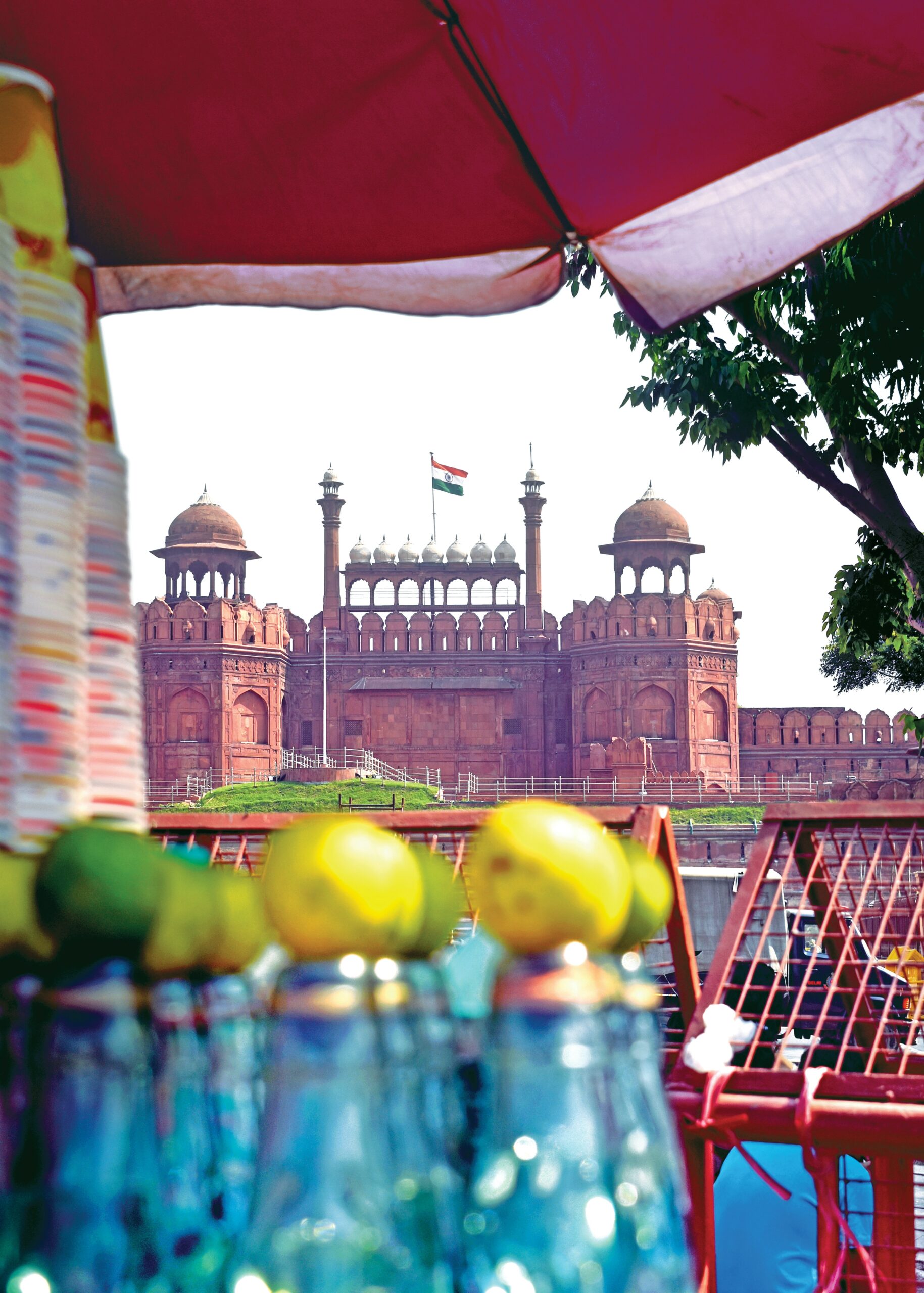 Rumour si distingue a New Delhi come speakeasy wine-forward, con vini al calice e caraffe da 375 ml.