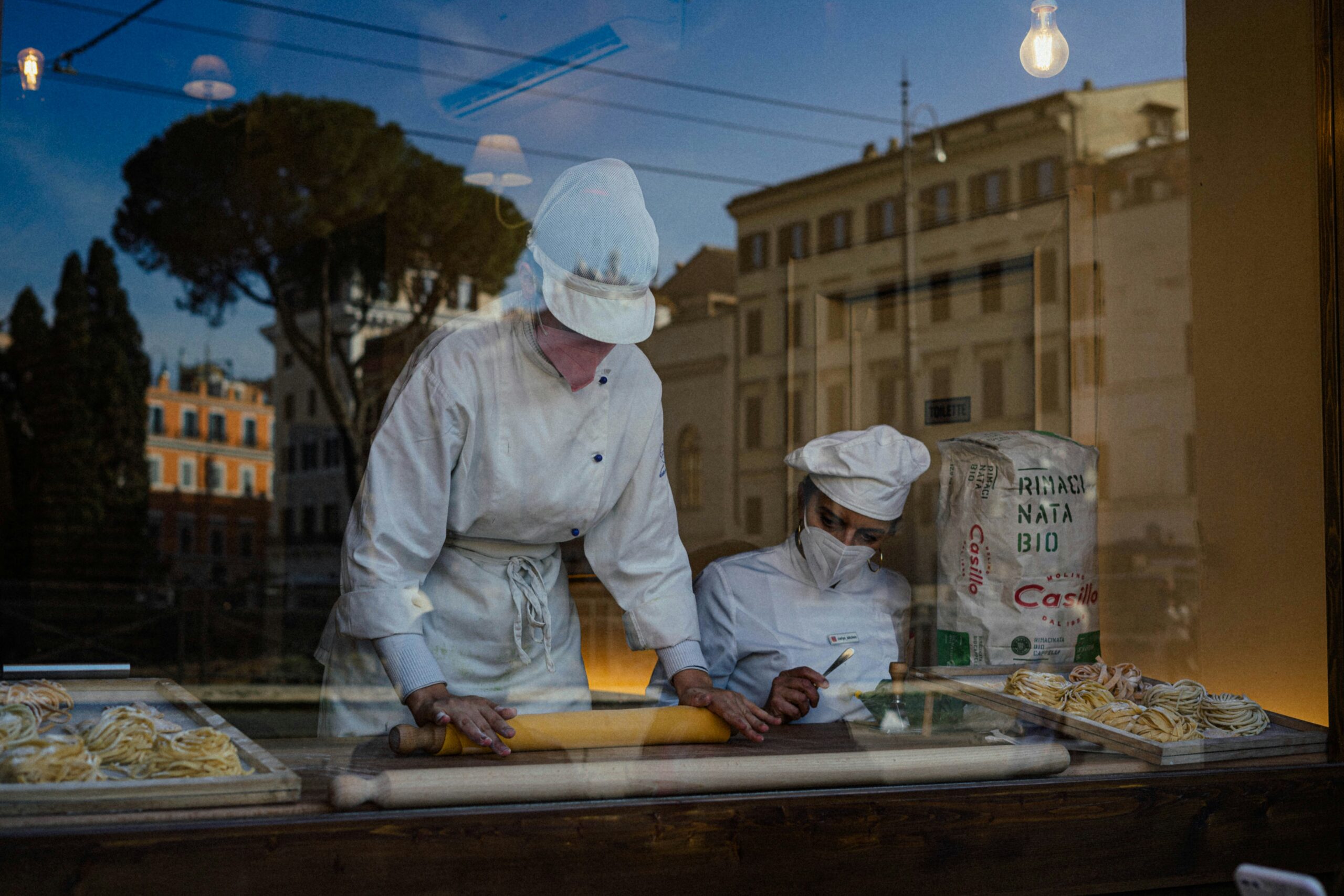 Il Simposio Tecnico FIPGC a Roma esplora tendenze pasticceria con focus su innovazione e mercato globale.