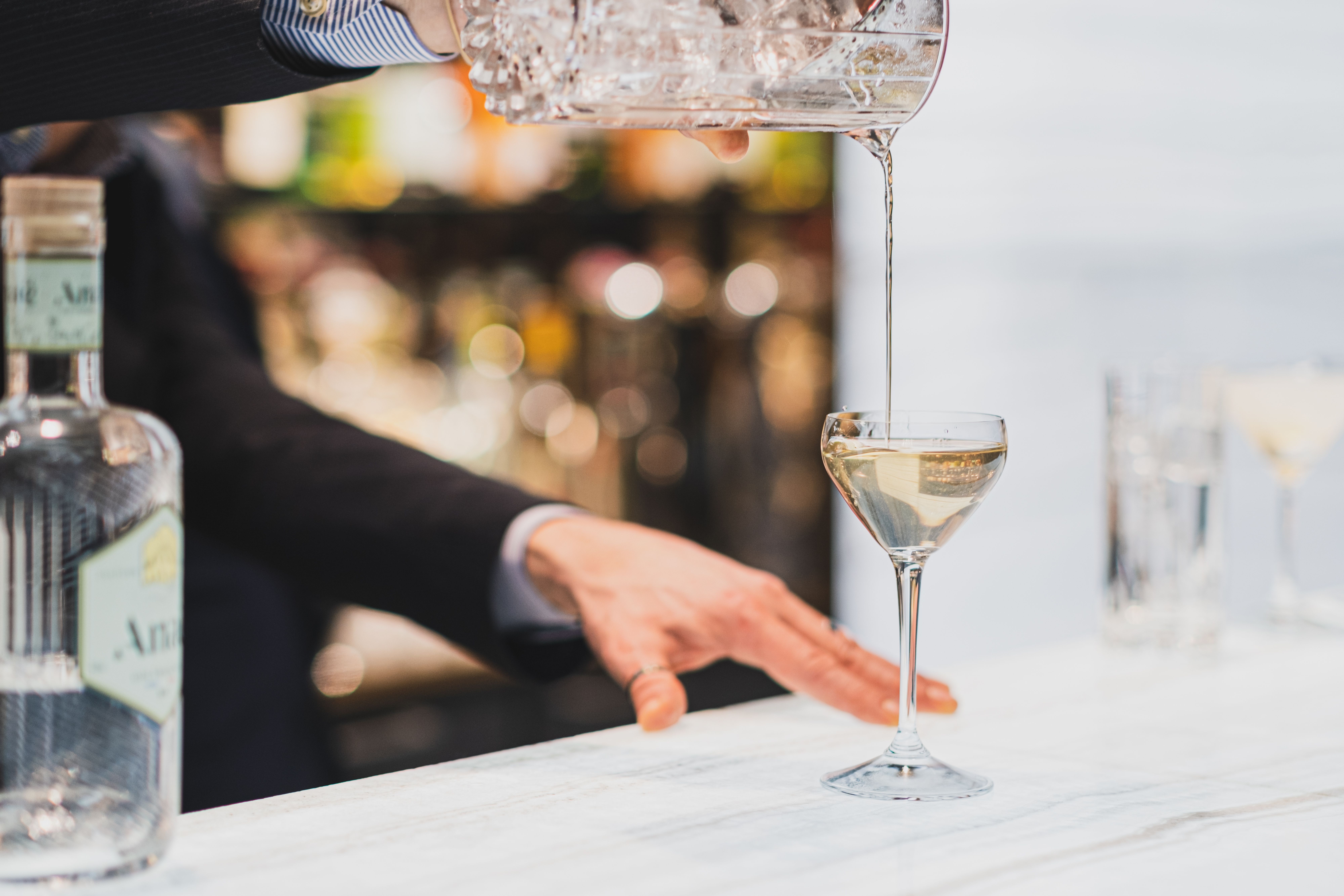 Parigi vieta l'alcol negli spazi pubblici durante l'ondata di caldo per ridurre pressione sugli ospedali.