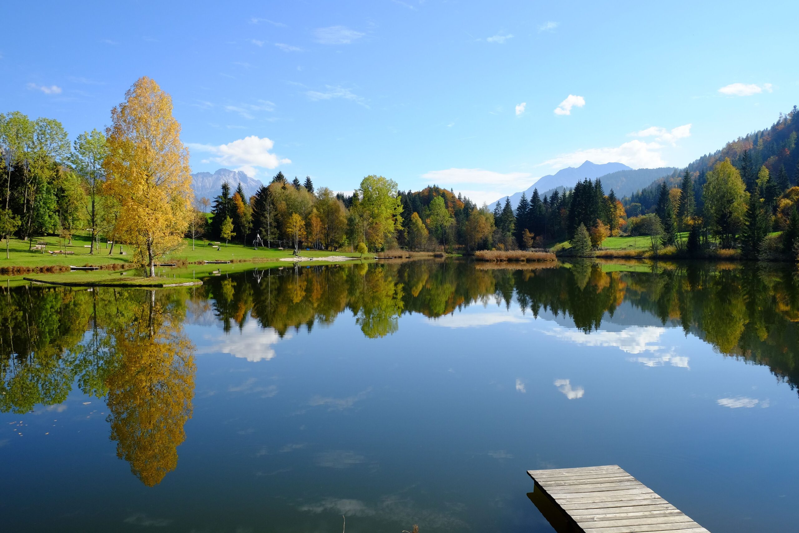 Il Secret Koi Garden: Glamping di Otto Mini-Abitazioni Lushna al Lago di Natters in Tirolo