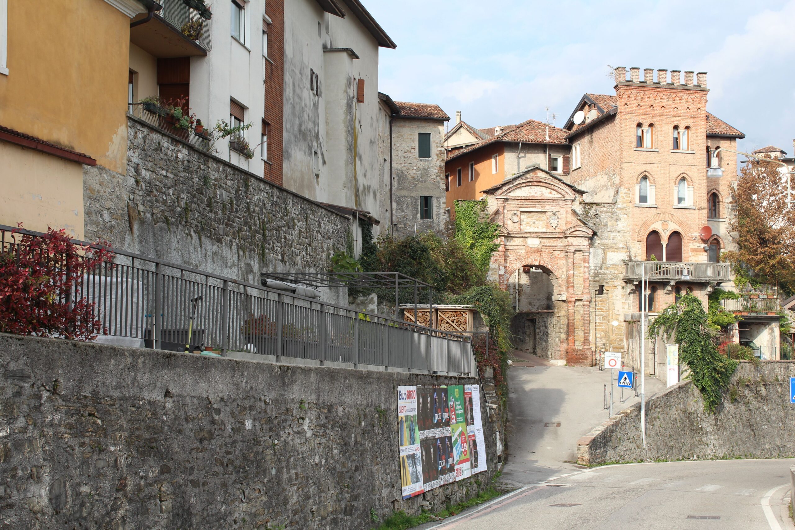 Ricerche Airbnb mostrano crescita del 326% in comuni italiani sotto i 5.000 abitanti, guidati da Pettorano sul Gizio.