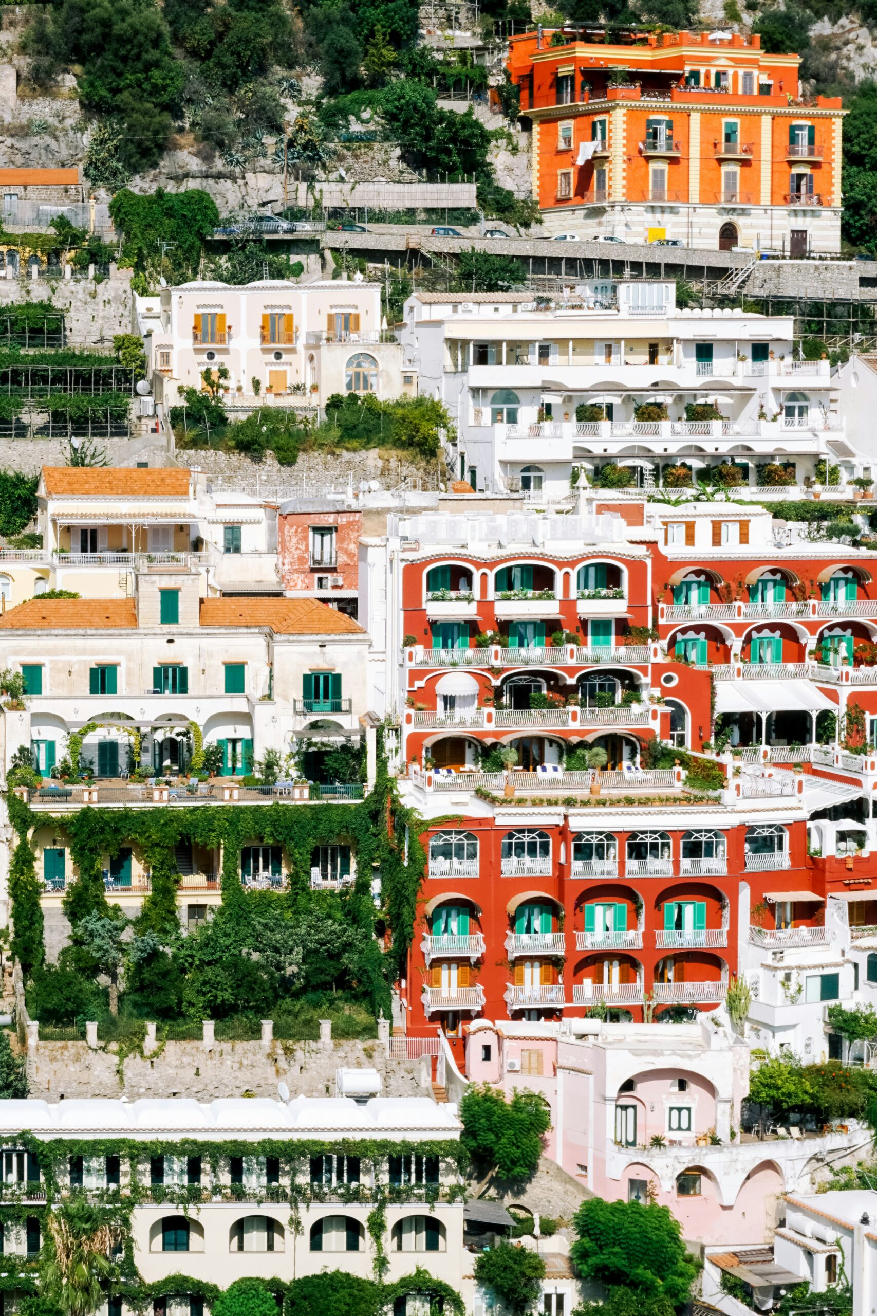 Il mercato immobiliare alberghiero italiano raggiunge 2,35 miliardi di euro nel 2025, in crescita del 27% rispetto all'anno precedente.