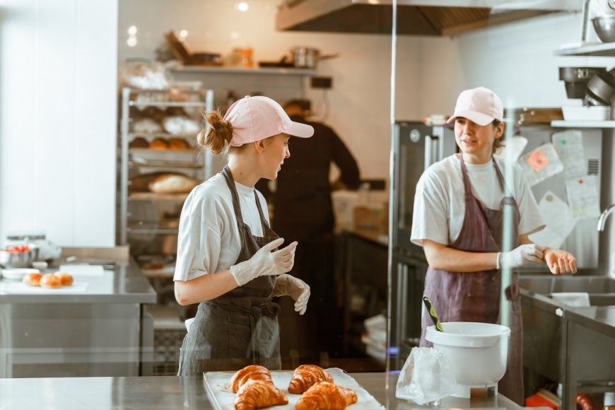 Nel 2026, incentivi fiscali per il settore Horeca mirano a ridurre i costi del lavoro stagionale.