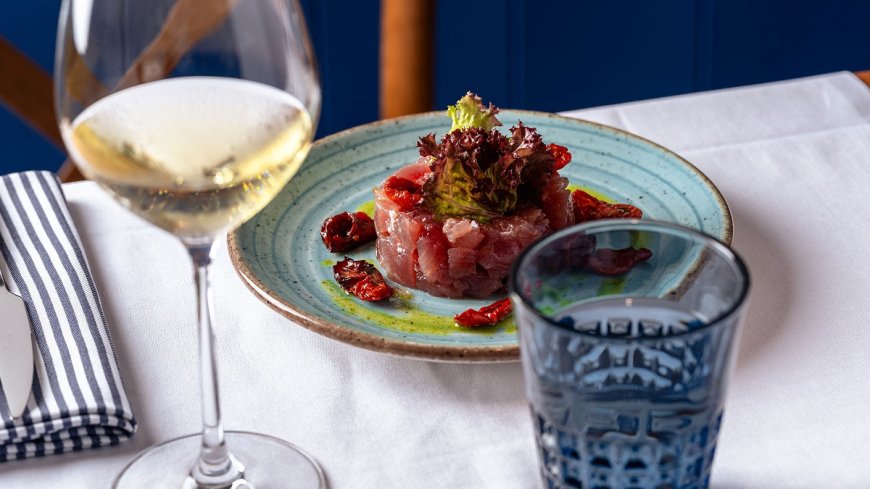 Emilio Osteria di Mare celebra due anni con nuovo menu degustazione e 250 etichette di vini.