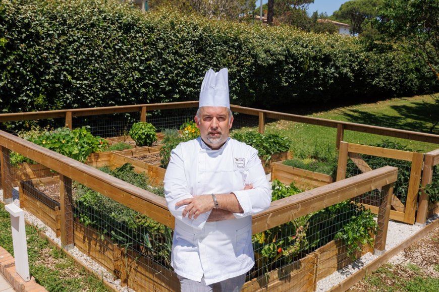 L'Executive Chef Daniele Arzilli del Park Hotel Marinetta presenta il dessert "Nuvola Agrumata" con agrumi e meringa.