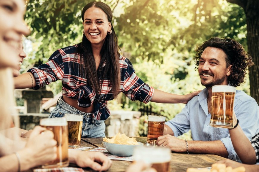 Indagine Ipsos Doxa: il consumo di birra in Italia si sposta in casa; crescono birre low e no alcol.