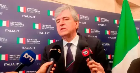 Oltre 500.000 Lavoratori Aggiunti nel Turismo in Quattro Anni, Occupazione Cresciuta del 18,5% Sotto Governo Meloni