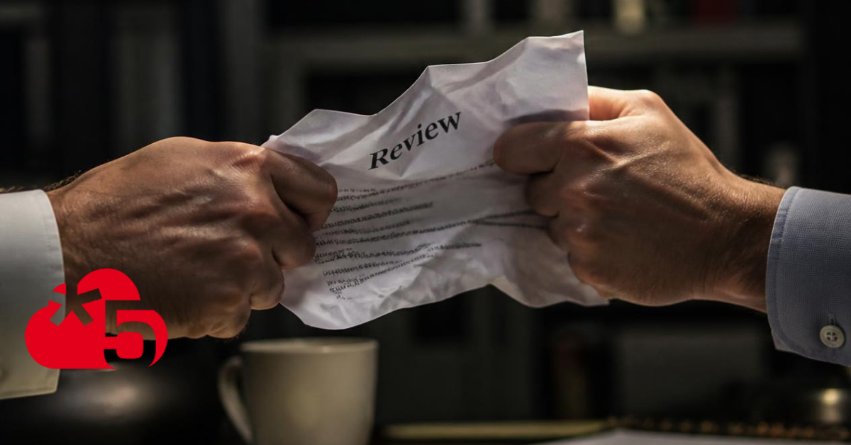 Le recensioni su Google aumentano la visibilità degli hotel, sottraendole a Booking.com grazie a richieste tempestive.