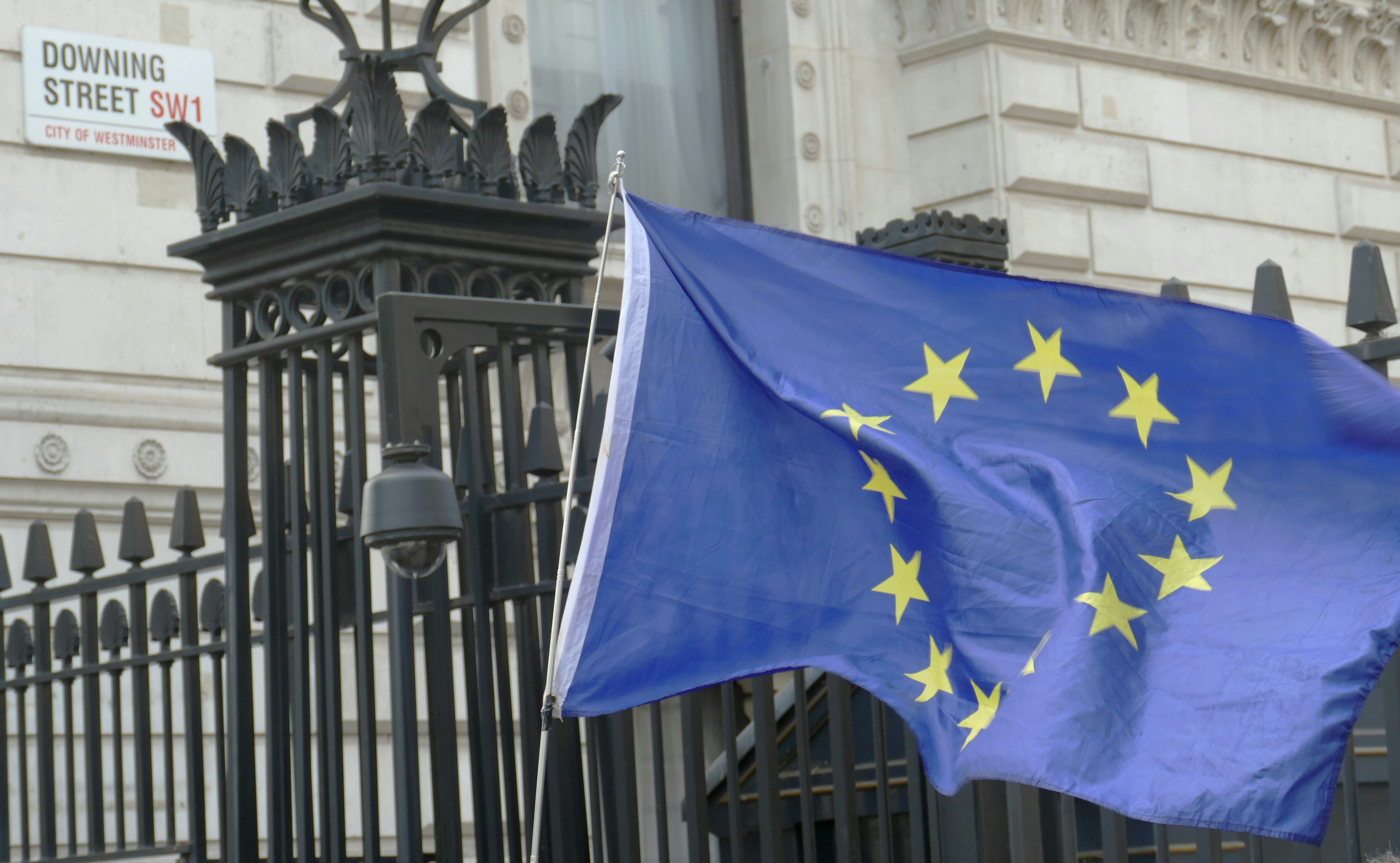 La Commissione Europea presenta l'Affordable Housing Act per affrontare la pressione abitativa e regolamentare gli affitti brevi.