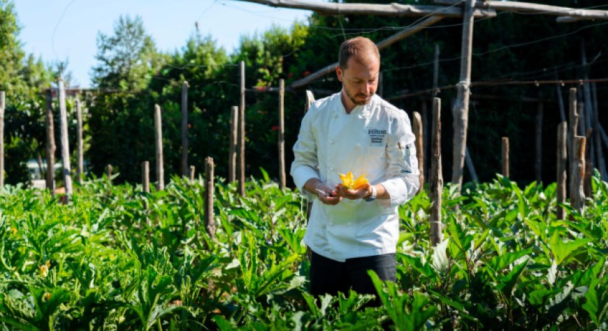 Emiliano Mancini guida L’Agrumeto Barbecue & More presso Hilton Sorrento Palace con menu stagionale e locale.