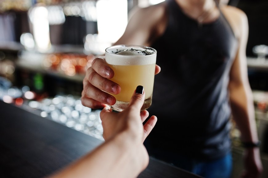 Bevande con creatina e elettroliti nei menu italiani: nuova tendenza in bar e caffetterie, crescita del 23,3%
