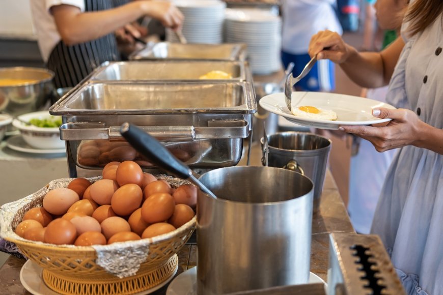 Colazione in hotel, quanto costa tenere il buffet pieno fino all’ultimo ospite