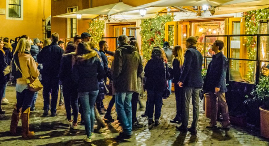 Studio del 2026: Visibilità su TikTok Incrementa Turismo Gastronomico ad Amsterdam, Creando Sfide Organizzative per i Locali