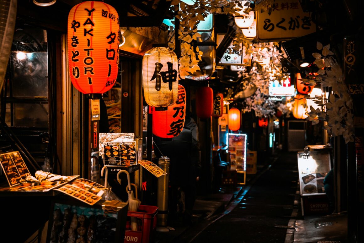 Tokyo ha stabilito un record nel 2025 con 28,65 milioni di visitatori internazionali, un aumento del 15,6%.